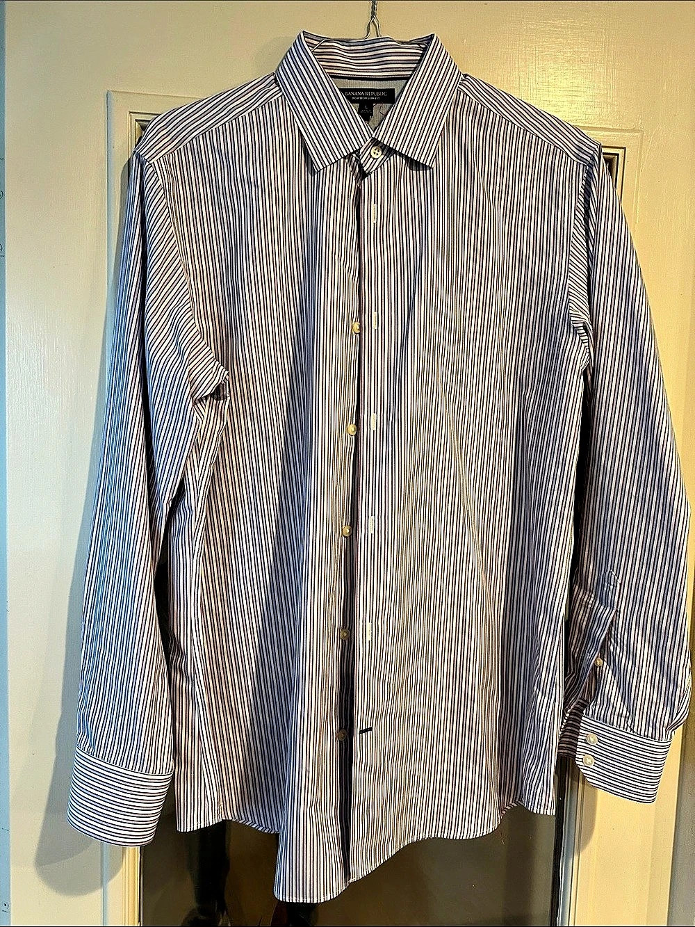 Banana Republic Striped Button Down in White & Blue Size Large Like New